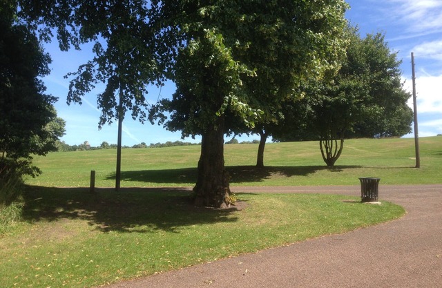 Modern clean duplex apartment close to city centre and Peak District