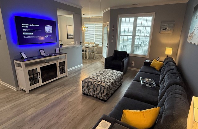 Modern & Clean, Family Friendly, 1st Floor Condo