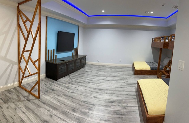 Modern Clean Roomy family escape! up to 8 guests