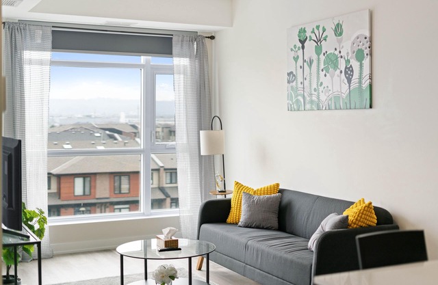 Modern Comfort Condo ~ Stoney Creek ~ Hamilton