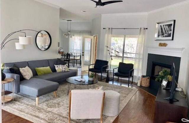 Modern Comfort in Keller w/King, Garagen
