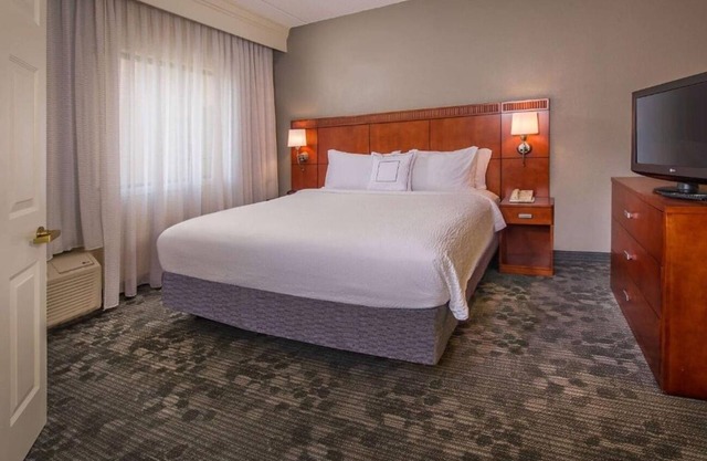 Modern Comfort Near Pavilion | 1BR Unit, Pet-Friendly, Outdoor Pool, Gym