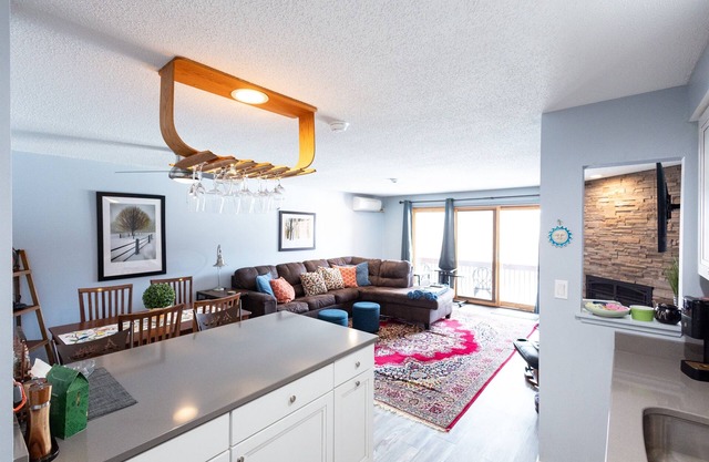 Modern condo | Mins to many local attractions| Nordic Village Amenities