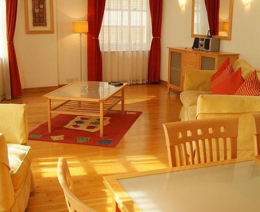 Modern Condo near St. Paul's Cathedral w/ WiFi & 24 hr Front Desk