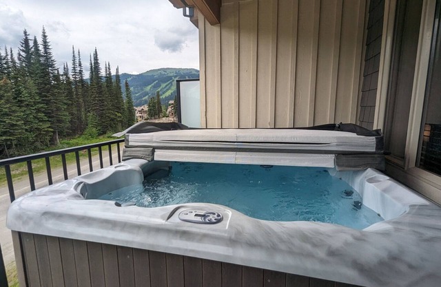 Modern Condo | Ski-In & Ski-Out | Private Hot Tub | Fireplace