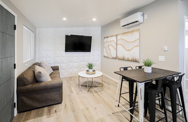 Modern Condo Walking Distance to the Strip