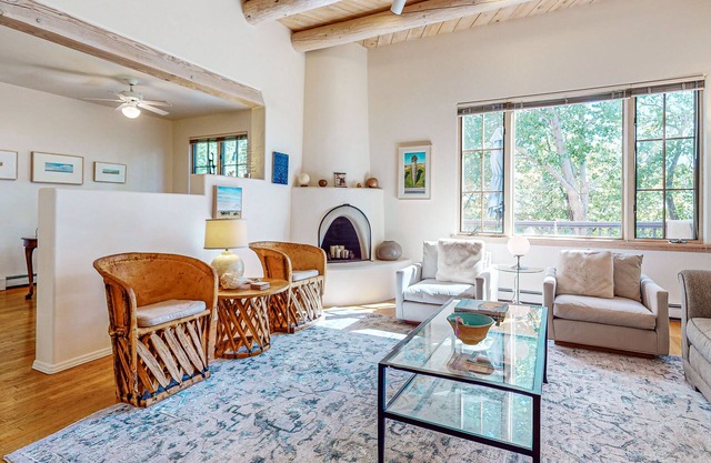 Modern condo with balcony, books & board games, minutes from downtown Santa Fe