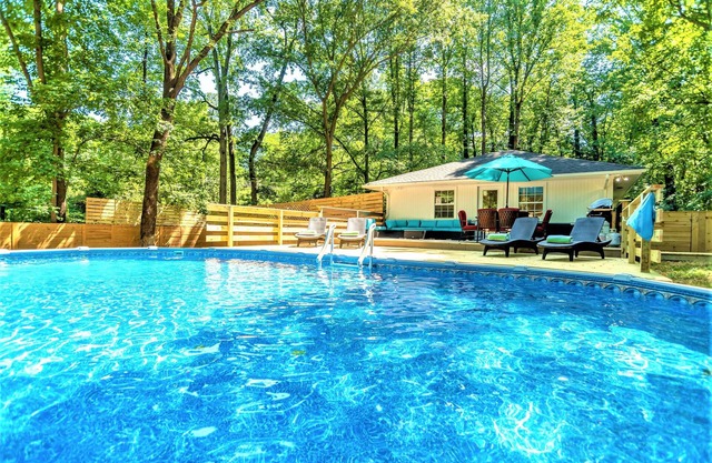 Modern Contemporary 3 bdrm -4 beds House with HotTub&BBQ! SUMMER:PrivatePool