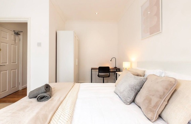 Modern & Cosy 2-Bed house near city centre