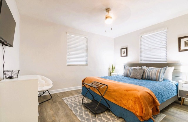 Modern Cottage-5 min to UF & Shands & VA Hospital.