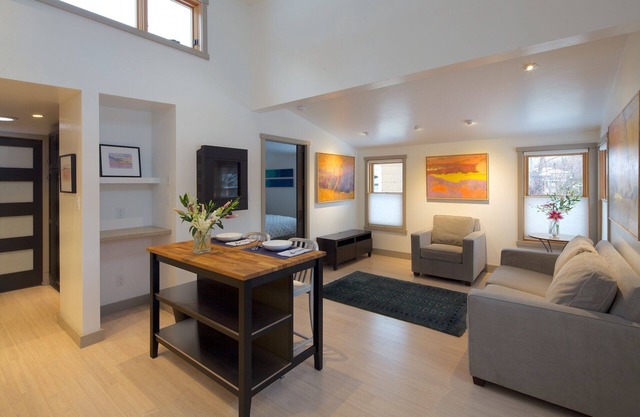 Modern Cottage In Old Town Carbondale - Three Blocks To Restaurants & Shops