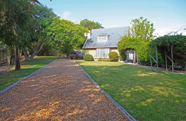 Modern Cottage In Upper Constantia