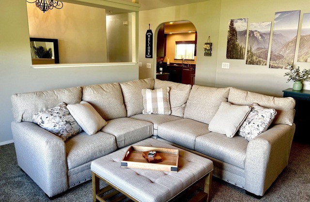 Modern Country Farmhouse:nNear Visalia & Sequoia National Park!