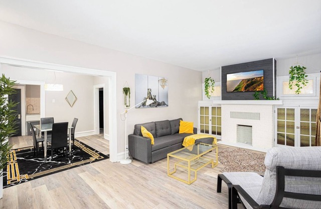 Modern Cozy 2 BR Near Downtown and Children's Hospital