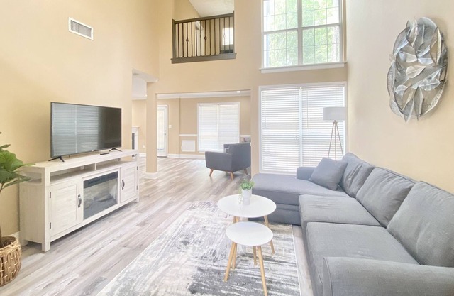 🌈Modern Cozy 3 BR/2.5 Baths Convenient Location - Corporate Housing Welcome!