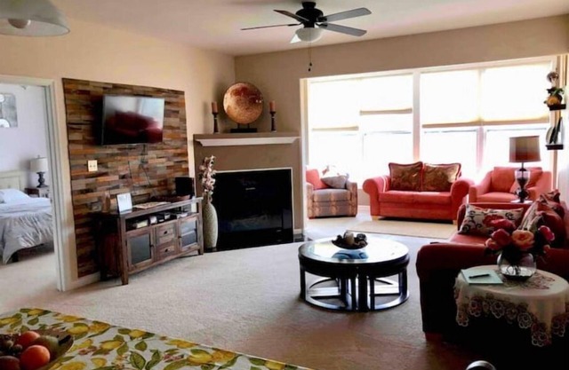 Modern & Cozy. Close to Lewes, Rehoboth Beaches. Community Pool