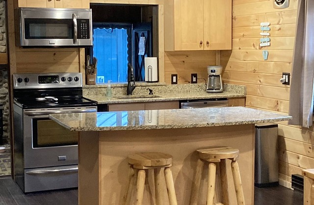Modern cozy cottage walk to beach and trails