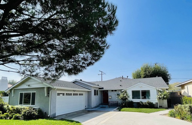 Modern & cozy, near Rosebowl, remodeled 2 bed, 1 bath, pets welcome.