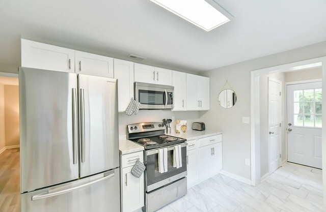 Modern - Cozy - Well Locatedn