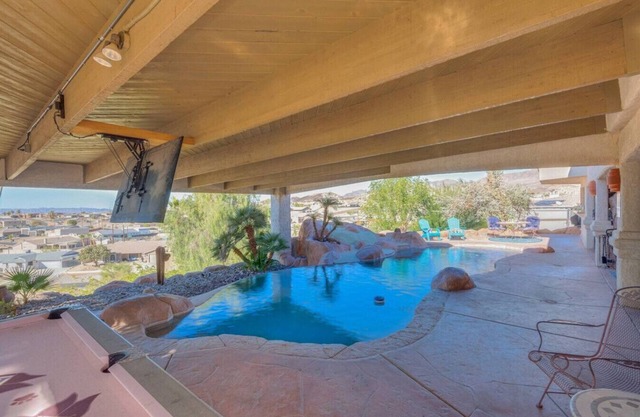 Modern Desert Stay: Private Pool, Games & Comfort