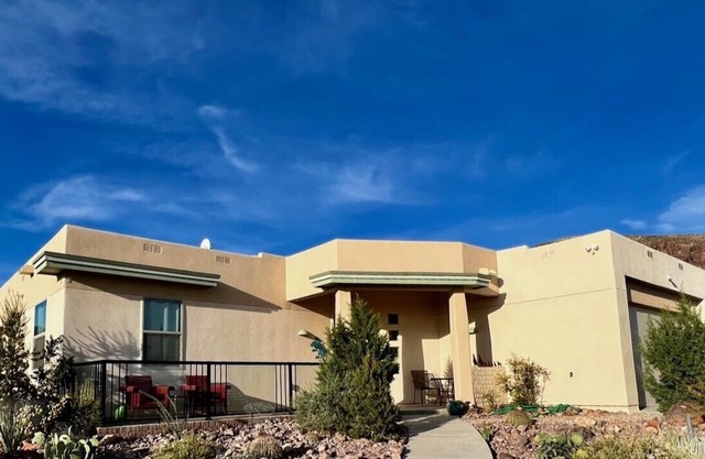 Modern Design in the Organ Mountain foothills, Amazing 360 Views