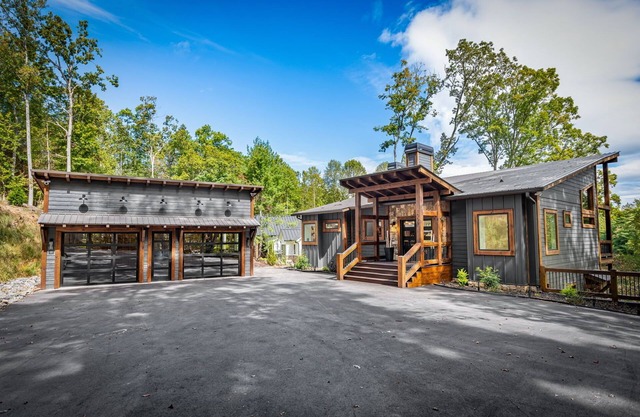 Modern Design Meets Mountain Lake House on Beautiful LBR