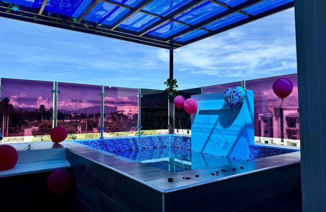 Modern apartment with jacuzzi