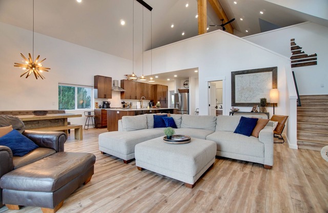 Modern Donnelly Cabin w/Private Hot Tub
