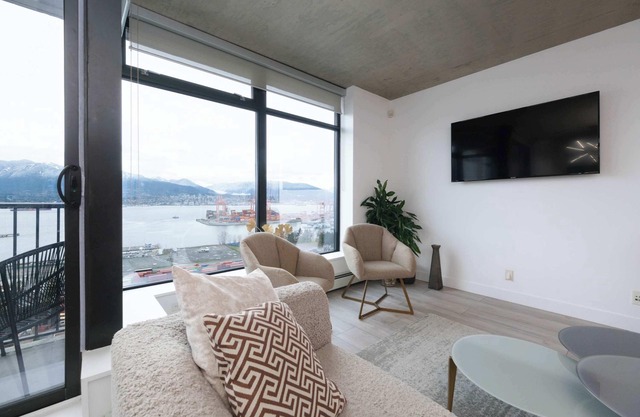 Modern Downtown Apartment with Stunning Water Views