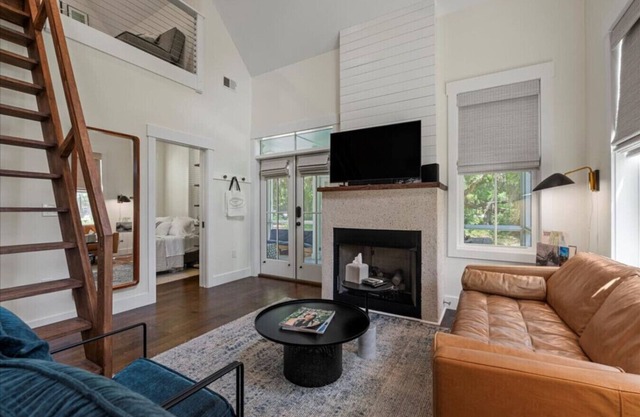 Modern Downtown Cottage