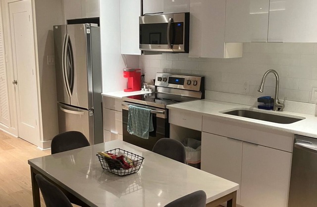 Modern Downtown Suite -2BR-Apt 3F