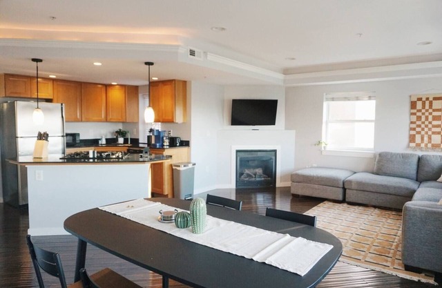 Modern Downtown Apartment | Walk to Restaurants & Shops