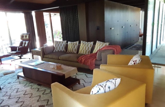 Modern Dream Home, 1 Mile from Sequoia Park Zoo & Redwood Sky Walk!