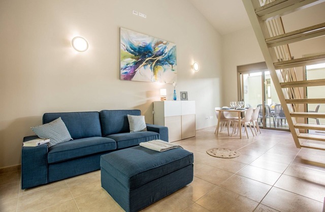 Modern duplex townhouse with 2 bedrooms and garage next to the beach