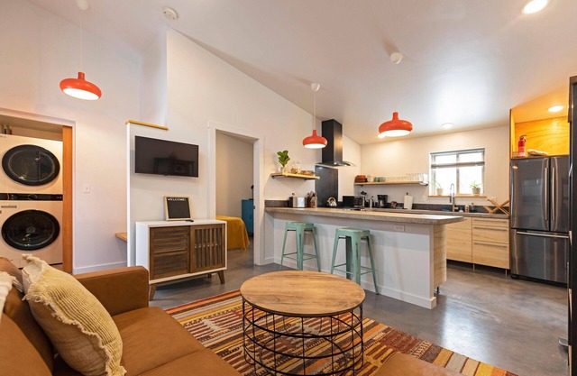 Modern, Eco-Friendly Home - Walking distance to Downtown Missoula & St. Pats Hospital