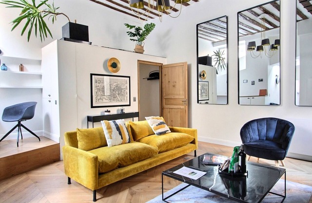 Modern, elegant 2 BD 2 BTH, in the Marais, insurance included