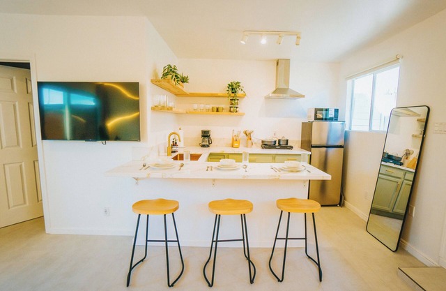 Modern & Elegant Studio Retreat