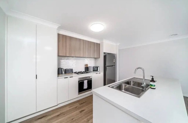 Modern Escape in Quiet Neighbourhood