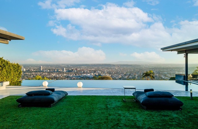 Modern Estate With Stellar Views