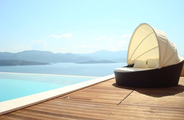 Modern, Family Friendly & Peaceful Villa with 15m long Infinite Private Pool & J