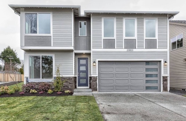 Modern Family Home -- 5 minutes from freeway and Alderwood Mall