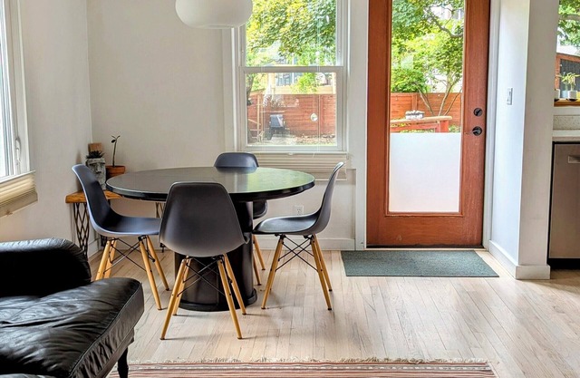 Modern family home in cozy nbrhd near downtown Madison