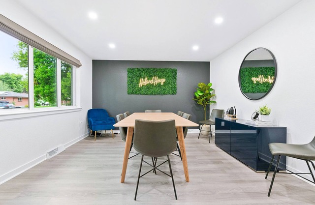Modern Family Oasis ~ 5★ Location, Games, Backyard