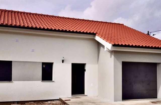 Modern family vacation home of 160m2 near the lake for 10 people.