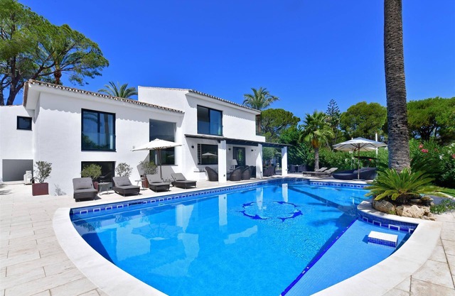 Modern family villa with 5 bedrooms