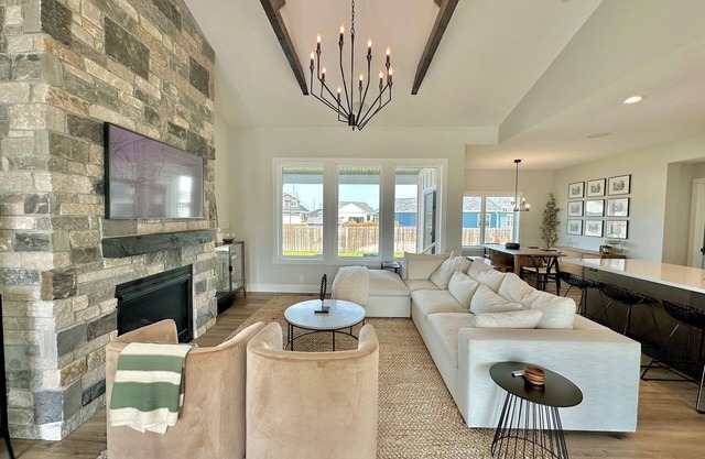 Modern Farmhouse - 4 Bd 3 Bth