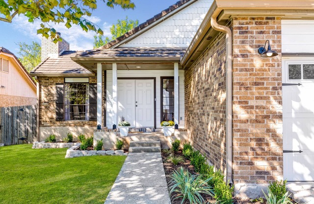 Modern Farmhouse Home in Downtown Boerne Hill Country off Main St