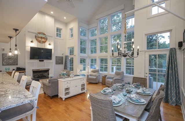 Modern Farmhouse Style Chalet with amazing Kentucky Lake views - Dock, Hottub and Firepit!