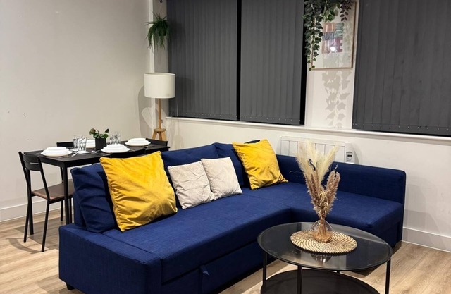 Modern Flat In Old Trafford Sleeps 4| Free Parking