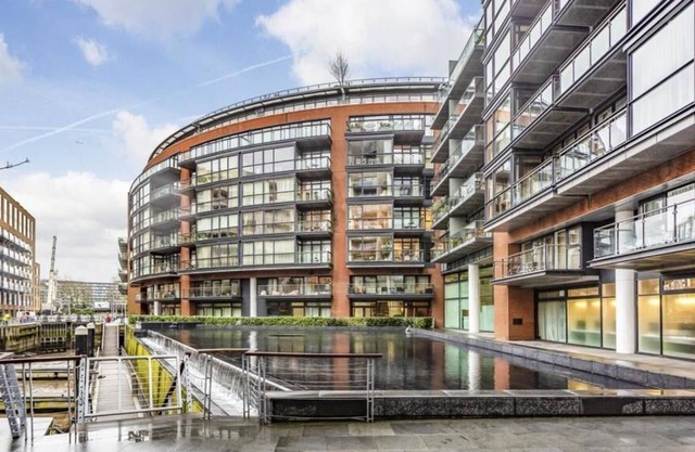 Modern flat with 2 bed/2.5 bath, Balcony & Parking